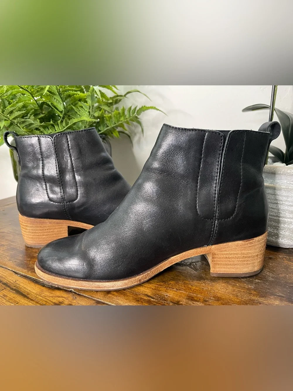 Kork-Ease Black Leather Chelsea Booties - Women 9M